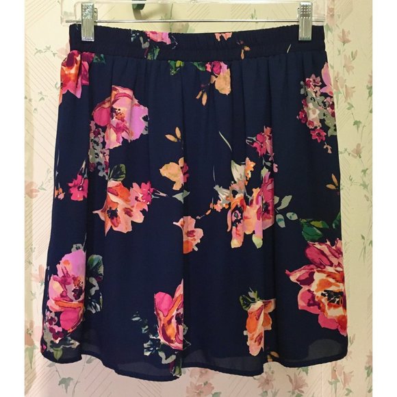 Buttons Vintage Floral Skirt - Picture 2 of 5